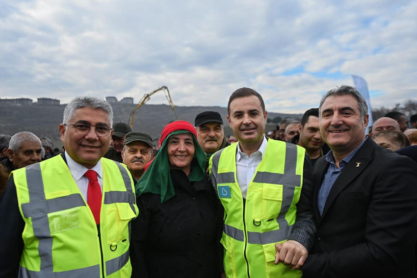 Balıkesir merkezine açılacak ilk Cemevi’nin temeli Balıkesir Büyükşehir Belediyesi tarafından Gaziosmanpaşa Mahallesi’nde atıldı. Temel atma töreninde konuşan Balıkesir Büyükşehir Belediye Başkanı Akın, on binlerce Alevinin yaşadığı bir kentte geç kalınmış yatırım olduğunu belirtirken, ''Alevilerin ibadethane olarak gördüğü Cemevinin halen yasal güvence altına alınmış olmaması 21. yüzyılın ilk çeyreği biterken bir Türkiye ayıbıdır'' dedi.