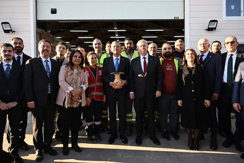 CHP Genel Başkanı Özgür Özel’i BAKAP’ta ağırlayan Ankara Büyükşehir Belediye Başkanı Mansur Yavaş, ''Bu tesis yüzlerce yıl sonrasına miras kalacak. Bana ‘En büyük eseriniz nedir’ diye sorsalar, burayı söylerim'' dedi.