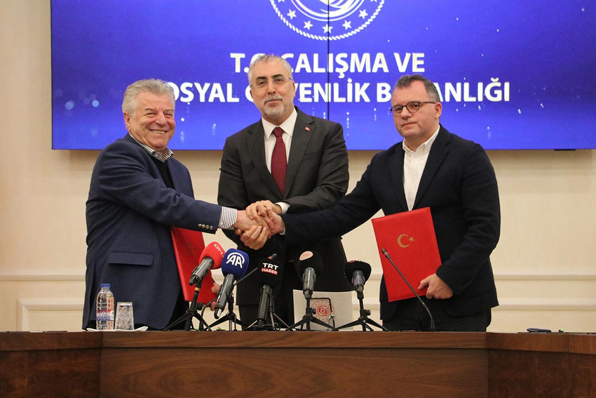 Sendikaya üye oldukları için işten atılan Polonez işçilerinin 6 aylık direnişi kazanımla sonuçlandı.