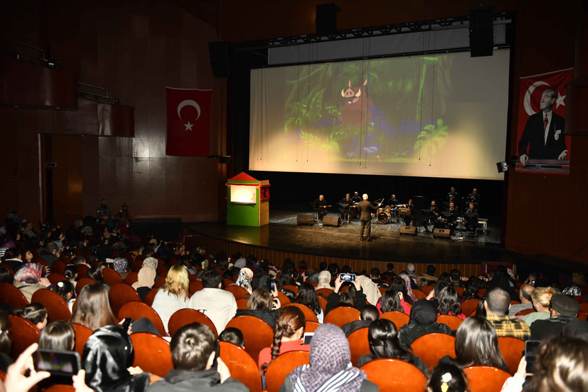 Eğitimden sosyal yaşama kadar her alanda ihtiyaç sahibi ailelerin yanında olan ABB, yarıyıl tatilinde de çocukların hayatına dokunmaya devam ediyor.