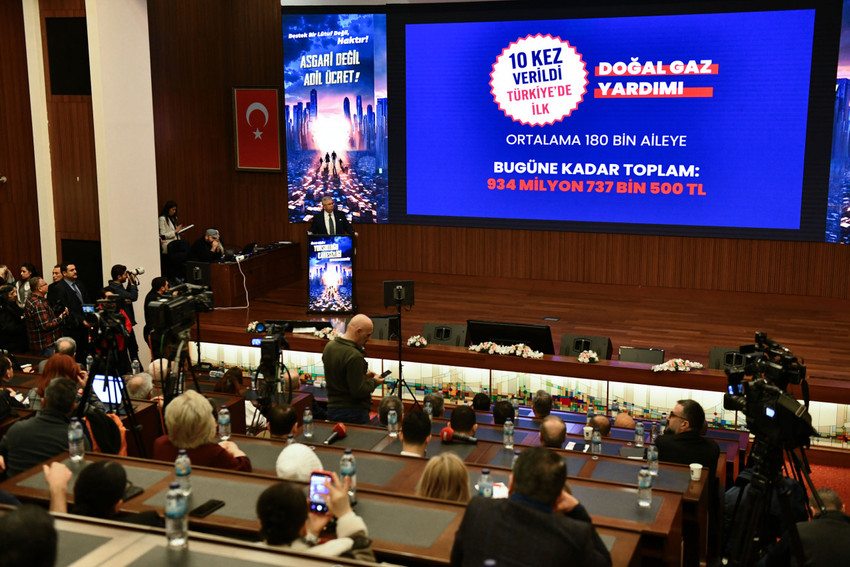Ankara Büyükşehir Belediye Başkanı Mansur Yavaş, Türkiye’deki belediyelerde bir ilk olma özelliği taşıyan ‘Asgari Ücret Destek Programı’nı duyurdu. Paket kapsamında asgari ücretliler de nakit desteği, doğalgaz desteği, protein desteği, kırtasiye desteği, kantin desteği, ulaşım desteği, ekmek desteği, süt desteği ve su indirimi gibi sosyal desteklerden yararlanabilecek. Ayrıca, vatandaşların muayene ve ilaç katılım payları da başvurmaları hâlinde ABB tarafından ödenecek.