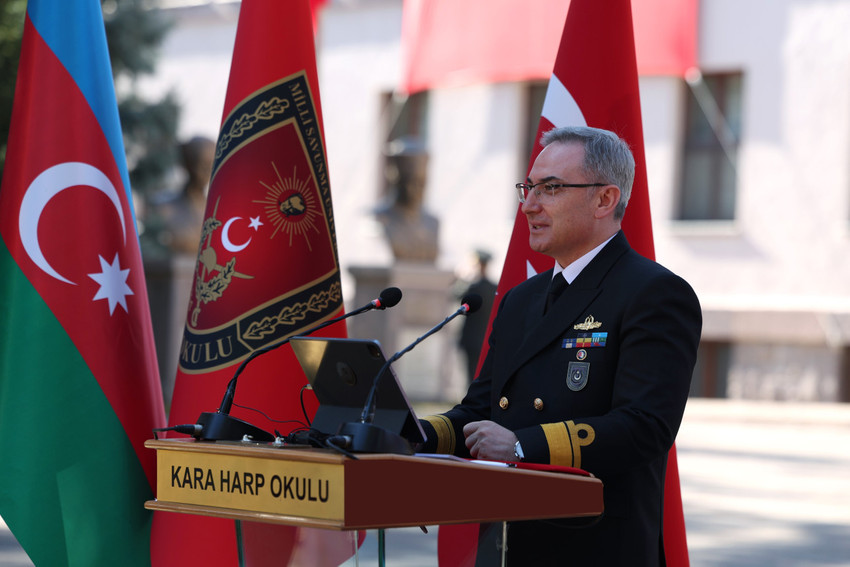 Milli Savunma Bakanlığı kaynakları, Suriye'de yeni yönetim ile terör örgütü SDG'nin anlaşma imzalamasına ilişkin ''Sağlanan anlaşmanın nasıl uygulanacağına, bunun sahaya yansımalarına bakacağız. Olumlu veya olumsuz sonuçlarını, net çıktılarını yakından takip edeceğiz.'' açıklamasını yaptı. 