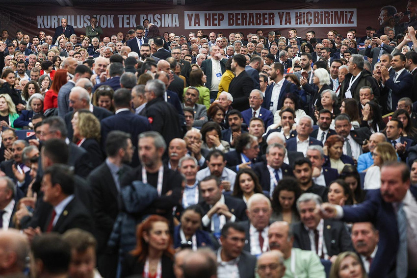 CHP'nin 21. Olağanüstü Kurultayı'nda tek aday olan Özgür Özel 1171 oyla genel başkan seçildi.