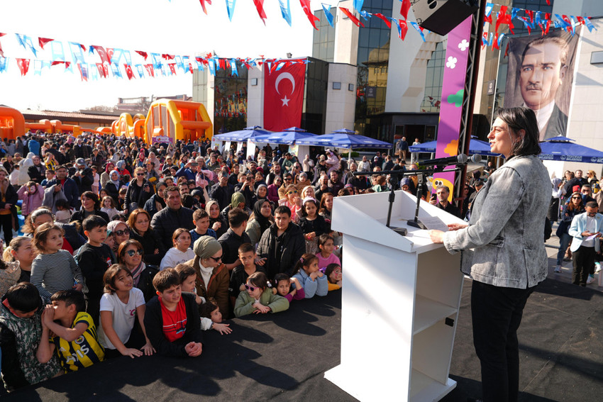 Üsküdar Belediyesi tarafından çocuklar ve gençlerin günlük yaşamlarına neşe katmak ve yaratıcı etkinliklerle vakit geçirmelerini sağlamak amacıyla düzenlenen “Mini Fest 2” Bağlarbaşı Kültür Merkezi’nde gerçekleştirildi.