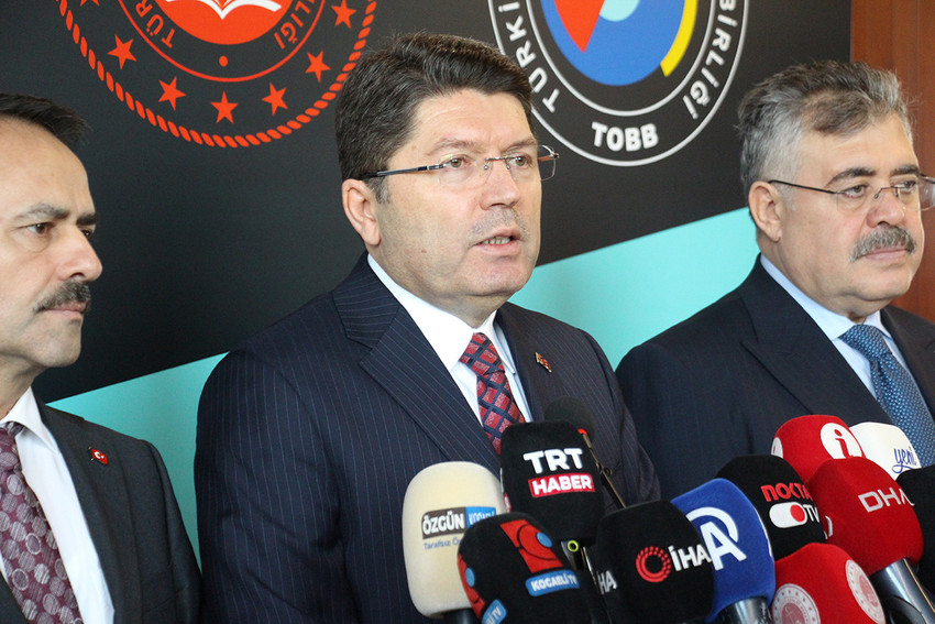 Adalet Bakanlığı'nın Ceza Yargı paketine ilişkin çalışmasını tamamlaması ile birlikte 55 bin hükümlüye tahliye yolunun açılacağı öne sürülmüştü, Adalet Bakanı Yılmaz Tunç bu iddianın "bir yanlış anlaşılmadan kaynaklandığını" açıkladı