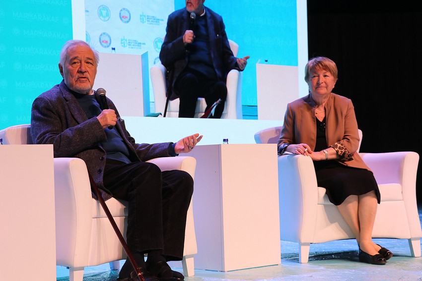 Tarihçi akademisyen ve yazar Prof. Dr. İlber Ortaylı, gençlere yaptığı tavsiyede “Hiçbir zaman kaçak yolla bir yere girmeyi, partilere, tarikatlara, şu, bu mezhep grubuna, şu, bu cemiyete güvenerek bir yerlere sızmaya, hele hele akrabalık ve hemşehrilik yoluyla hiç tevessül etmeyin; sonu kokar; uzun boylu gitmez. Sadece etrafınızı tarumar edersiniz” dedi.