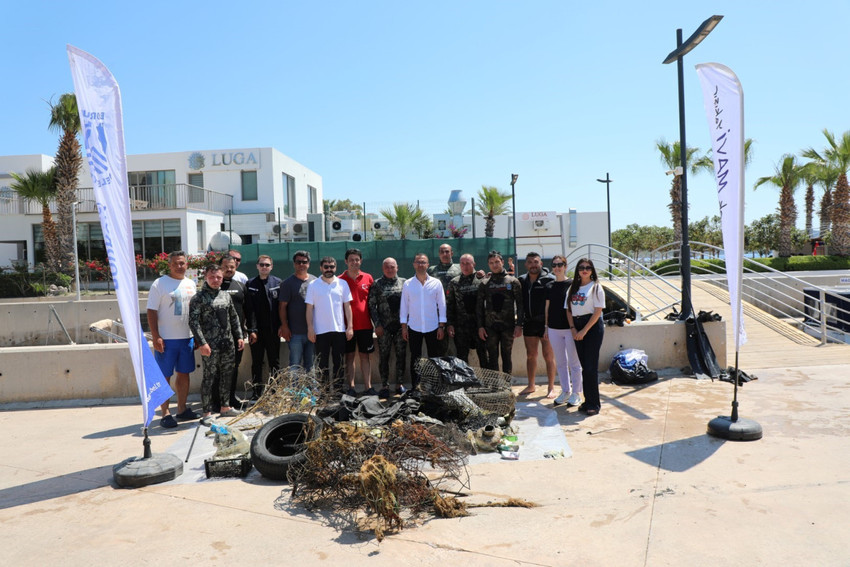 Bodrum Belediyesinin ''Denize En Çok MAVİ Yakışır'' sloganıyla on bir yıldır aralıksız sürdürdüğü geleneksel Deniz Dibi Temizliğinin bu yılki dördüncü etabı, Yahşi sahilinde gerçekleştirildi.
