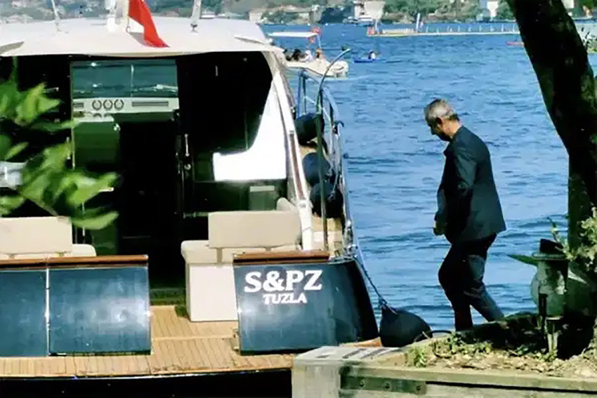 Fenerbahçe'de teknik direktör Jose Mourinho ile yolların ayrılmasının ardından İsmail Kartal'ın basına sızan bir fotoğrafı gündem oldu.