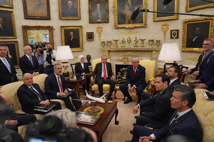 ABD Başkanı Donald Trump ile Cumhurbaşkanı Recep Tayyip Erdoğan, Beyaz Saray’da bir araya geldi. İşte kritik görüşmeden basına yansıyanlar...