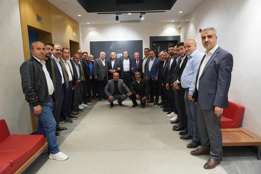 CHP İstanbul İl Başkanı Gürsel Tekin yoğun çalışmalarına Sarıyer’de bulunan CHP İstanbul İl Başkanlığı’nda devam ediyor. 