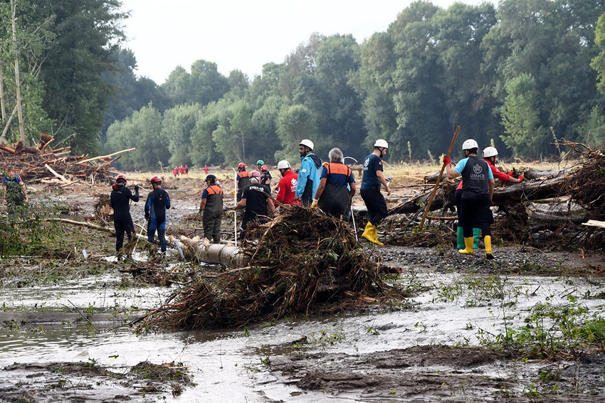 Kırklareli'nin İğneada beldesinde yaşanan sel felaketinde bungalov evlerinde tatil yapan 6 kişinin ölümüne ilişkin dava yeniden görülürken davada işletme sahibi 18 yıl hapis cezasına çarptırılırken, ifadeler ve savunmalar sonrasında mahkeme salonu adeta buz kesti.