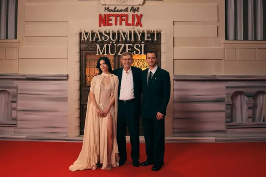 Netflix, Orhan Pamuk'un d&uuml;nyaca &uuml;nl&uuml; romanı Masumiyet M&uuml;zesi'ni dizi olarak ekrana taşıdı. 1970'ler İstanbul'unda Kemal ile F&uuml;sun'un tutkulu aşkını anlatan yapım sosyal medyayı sallarken, başrol oyuncusu Selahattin Paşalı şaşırtan bir itirafta bulundu...