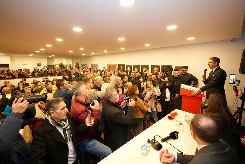 Cumhuriyet Halk Partisi Kartal Belediye Başkan Adayı olan Gökhan Yüksel, Mart 2024’de yapılacak olan yerel seçim öncesi, partililer ile bir araya geldi. 