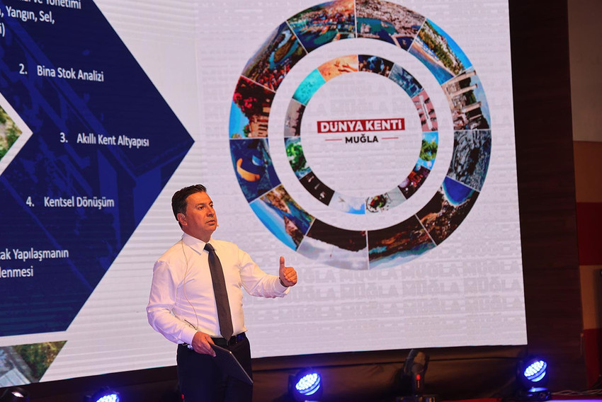 Muğla Büyükşehir Belediye Başkan Adayı Ahmet Aras Muğla'nın Menteşe ilçesinde proje tanıtım toplantısında projelerini açıkladı.