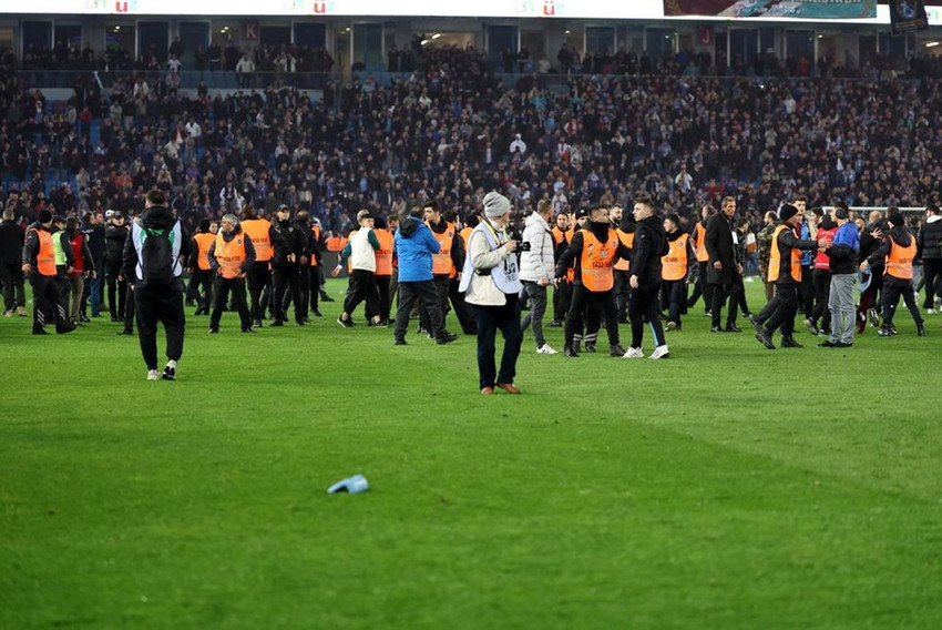 Trendyol Süper Lig'te bundan tam 10 gün önce oynanan ancak maç sonrasında Türk futbol tarihine kara bir leke olarak geçen Trabzonspor - Fenerbahçe maçının ardından çıkan olaylarla ilgili cezaların hala açıklanmamış olması 