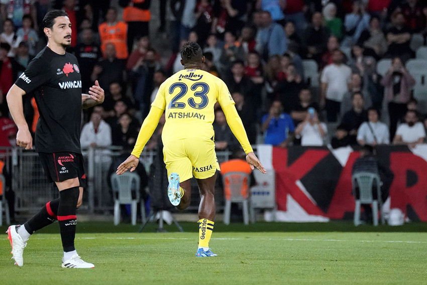 Fenerbahçe'nin Belçikalı forveti Michy Batshuayi, Fatih Karagümrük maçında attığı golle takımının galibiyetinde önemli rol oynarken ligde 10, toplamda 22. golüne ulaştı.