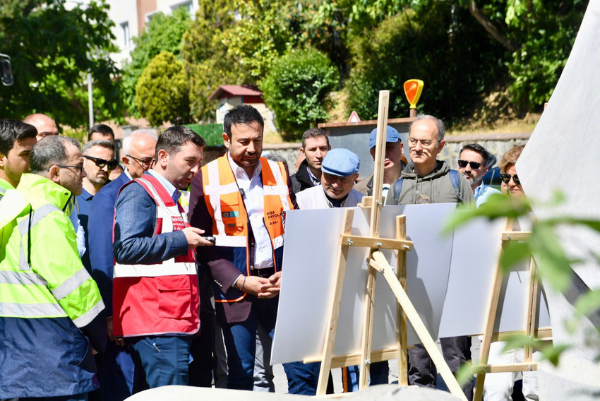 Göreve geldiği günden itibaren, Beşiktaş’ta kronikleşmiş altyapı sorunlarının çözümü için yoğun bir çalışma sürecine giren ve bu konuda çok büyük başarılara imza atan Beşiktaş Belediye Başkanı Rıza Akpolat, ilçede bulunan Melisa Sokak’ta su baskını sorununu ortadan kaldırmak için kolları sıvadı. 