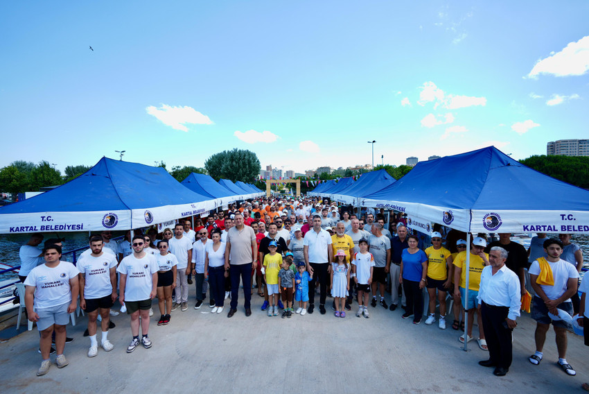 1 Temmuz Denizcilik ve Kabotaj Bayramı'nda, Kartal heyecanlı yarışlara ve renkli etkinliklere ev sahipliği yaptı. Yüzlerce spor tutkunu, dragon bot yarışlarından dalış ve kürek gösterilerine kadar çeşitli aktivitelerle dolu kutlamalarda bayram coşkusunu yarışarak ve eğlenerek yaşadı.