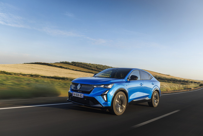 Renault’nun Coupe tasarımlı formu ve sportif detaylarıyla D-SUV Coupe segmentinde fark yaratan yeni modeli Rafale, Türkiye pazarına giriş yaptı. İşte Renault Rafale'in tüm detayları...