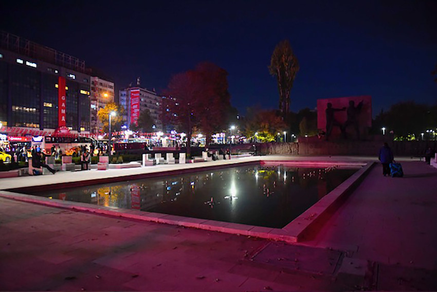 Ankara Büyükşehir Belediyesi, Güvenpark’ı Ankaralılara modern bir yaşam alanı olarak yeniden kazandırdı. ''Güvenpark Kentsel Tasarım'' projesi kapsamında, parka ismini veren “Güven Anıtı” aslına uygun bir şekilde restore edildi. 26 bin 900 metrekarelik alanda yeni yaya yolları, estetik kent mobilyaları ve yeşil alanlarla donatılan Güvenpark, ayrıca 20 fotoğraftan oluşan bir sergi duvarıyla da ziyaretçilerine parkın tarihine yolculuk yapma imkânı sunacak.