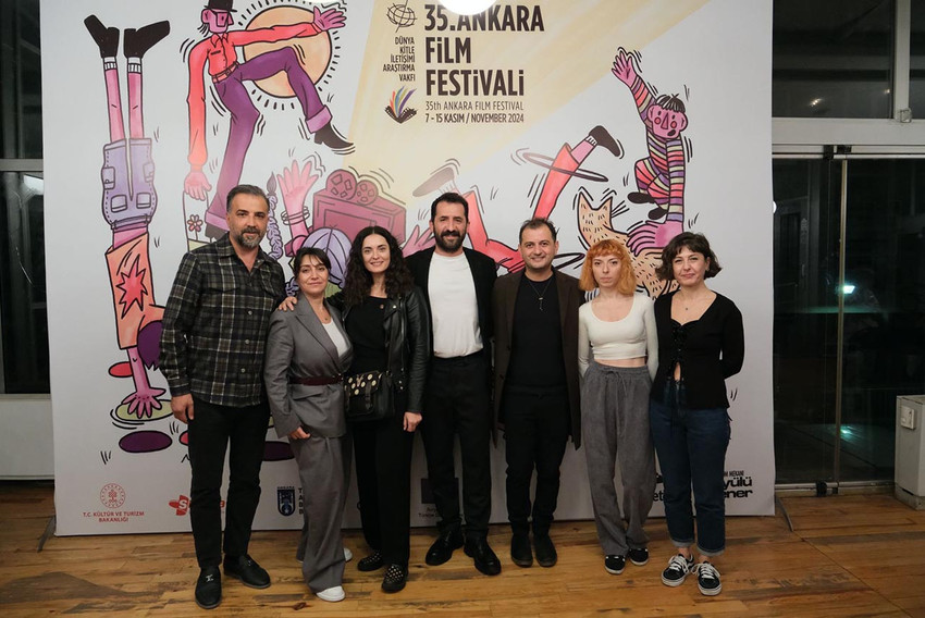 Bu yıl 35’incisi düzenlenen Ankara Film Festivali’nin kazananları bu akşam gerçekleşecek ödül töreninde sahiplerini bulacak. Jüri başkanlığını Onur Saylak’ın üstlendiği Ulusal Uzun Film Yarışması’nın jüri koltuğunda Burcu Biricik ve Serkan Keskin’in yanı sıra başarılı kurgucu Çiçek Kahraman ve sinema eleştirmeni Burçak Evren de yer aldı. 