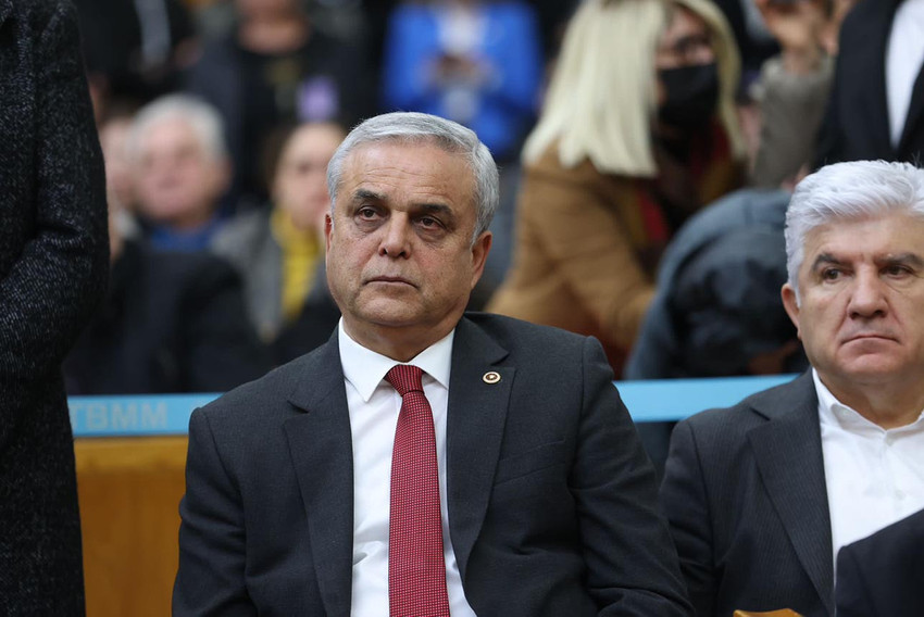 Mersin Milletvekili Hasan Ufuk &Ccedil;akır, CHP MYK tarafından tedbirli olarak kesin ihra&ccedil; talebiyle Parti Meclisi&rsquo;ne&nbsp;sevk&nbsp;edildi. &Ccedil;akır, partisinden istifa ettiğini a&ccedil;ıkladı.