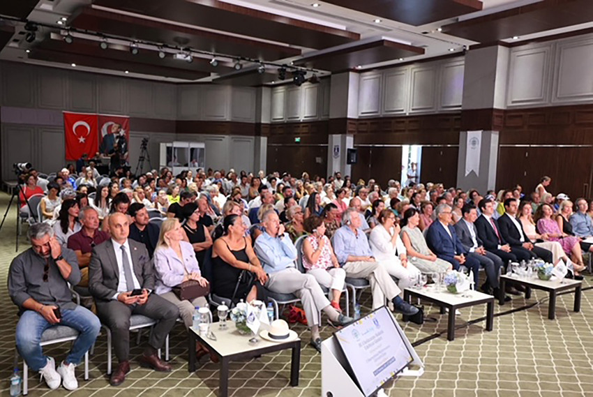 Livaneli Vakfı, Muğla Büyükşehir Belediyesi ve Bodrum Belediyesi iş birliğiyle düzenlenen III. Uluslararası Akdeniz Edebiyat Günleri, Ramada Resort Wyndham Bodrum’da geniş bir katılımla gerçekleşti.