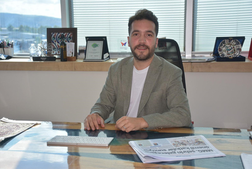 Endüstriyel tesislerde üretim hatlarının verimliliği çoğu zaman makineler, otomasyon sistemleri ve insan gücü üzerinden değerlendirilir. Ancak bu sistemlerin tamamını ayakta tutan, üretimin sürekliliğini ve güvenliğini sağlayan kritik bir yapı olan mekanik tesisat çoğu zaman göz ardı edilir.