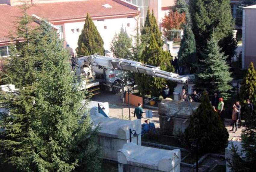 Roma dönemine ait lahit mezar açıldı: İçinden insan kemikleri çıktı... - Resim: 3