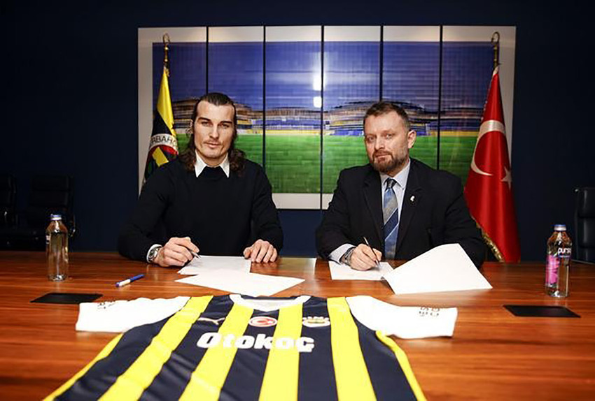 Fenerbahçe, Atletico Madrid'de formaya giyen milli futbolcu Çağlar Söyüncü'yü sezon sonuna kadar kiraladı.
