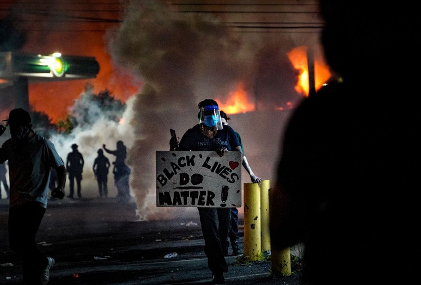 ABD'de yine polis şiddeti! Atlanta sokakları savaş alanına döndü - Resim: 3