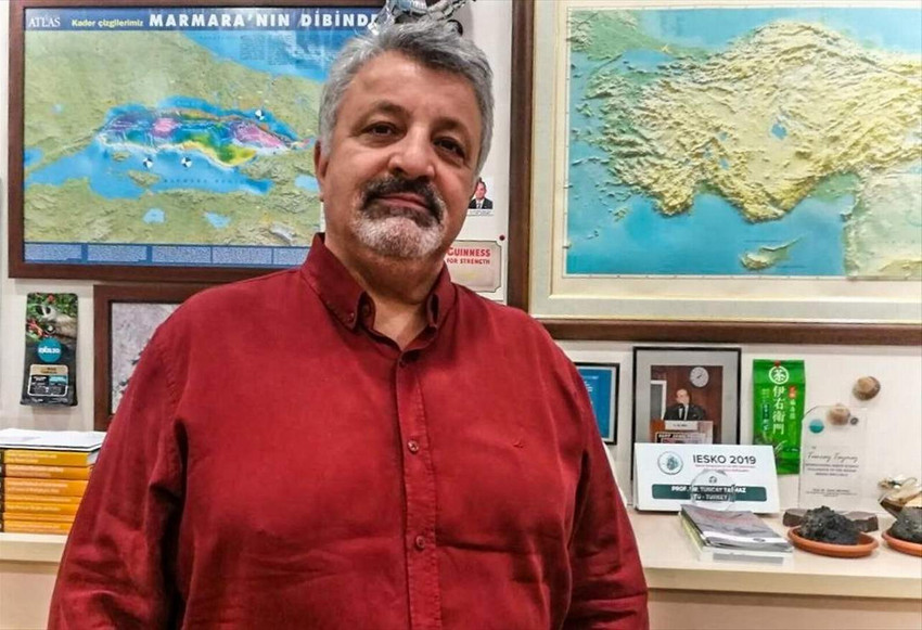 Aktif fay hatları üzerindeki Türkiye'de deprem gerçeği için uyarılarına devam eden Prof. Dr. Tuncay Taymaz Marmara Denizi'nde meydana gelebilecek olası büyük bir depremde 3 metre yüksekliğini bulabilecek tsunami dalgalarının Marmara Denizi sahillerini vurabileceğini belirterek riskli bölgeleri tek tek açıkladı.