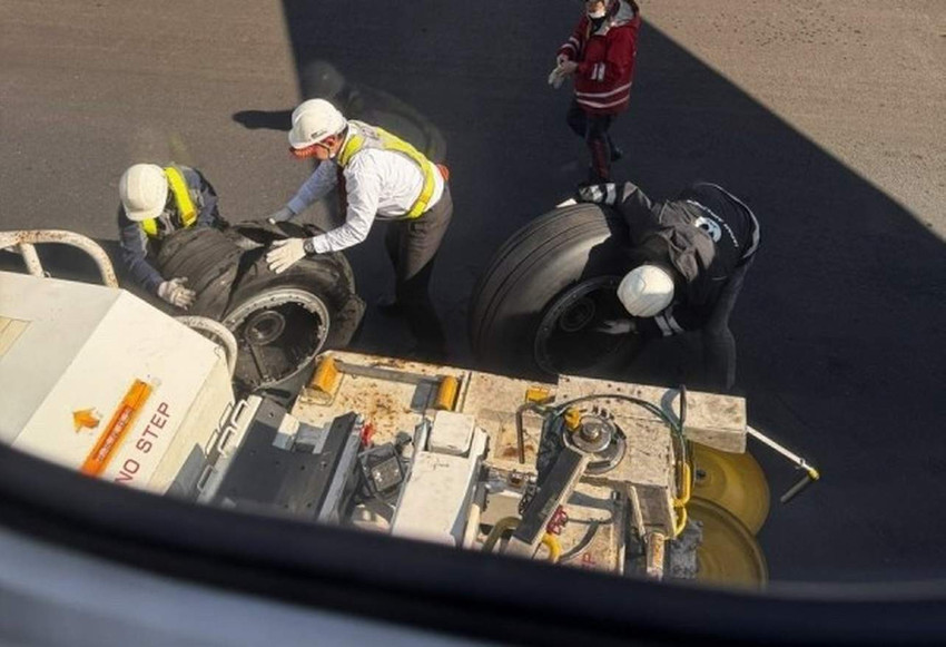 Japon Havayolları’na ait bir yolcu uçağının lastiği Haneda Havalimanı'na iniş yapıldığı sırada patladı.