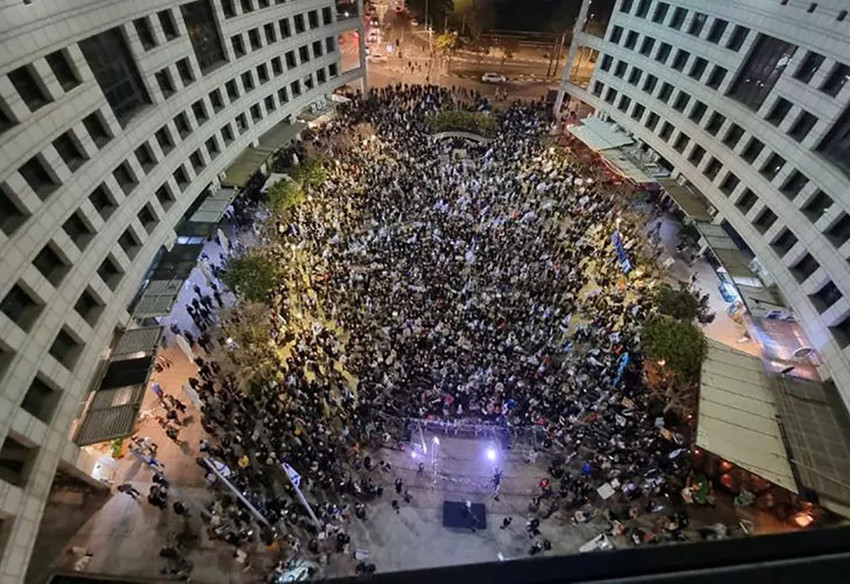 Bir ülke karıştı! Halk sokağa döküldü: Hükümet protestoları sürüyor - Resim : 1