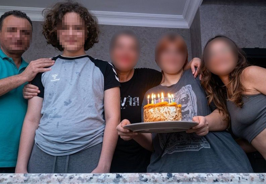 Kahramanmaraş'ta okula silahlı saldırı d&uuml;zenleyen İ.A.M.'nin, olaydan iki g&ouml;nce babasıyla birlikte poligonda atış talimi yaptığı ortaya &ccedil;ıktı. Tutuklanan polis başm&uuml;fettişi baba U.M., emniyetteki ifadesinde ''Oğluma birka&ccedil; el atış yaptırdım'' dedi.