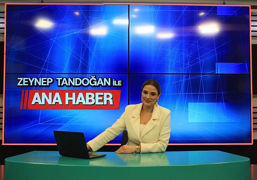 Televizyon dünyasının başarılı ve aranan sunucusu kısa bir molanın ardından ana haberle tekrar izleyicilerle buluşuyor. Zeynep Tandoğan, CİNE 1 TV’nin ana haber sunucusu oldu.