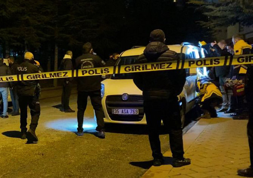 Ankara'da bir şahıs, annesini, kızını ve boşanma aşamasında olduğu eşini tabancayla vurarak &ouml;ld&uuml;rd&uuml;kten sonra intihar etti. Korkun&ccedil; cinayetlerin ayrıntıları ise adeta kan dondurdu. Cezaevinden izinli olarak &ccedil;ıkan katil zanlısının su&ccedil; dosyasında adeta yok yokmuş....