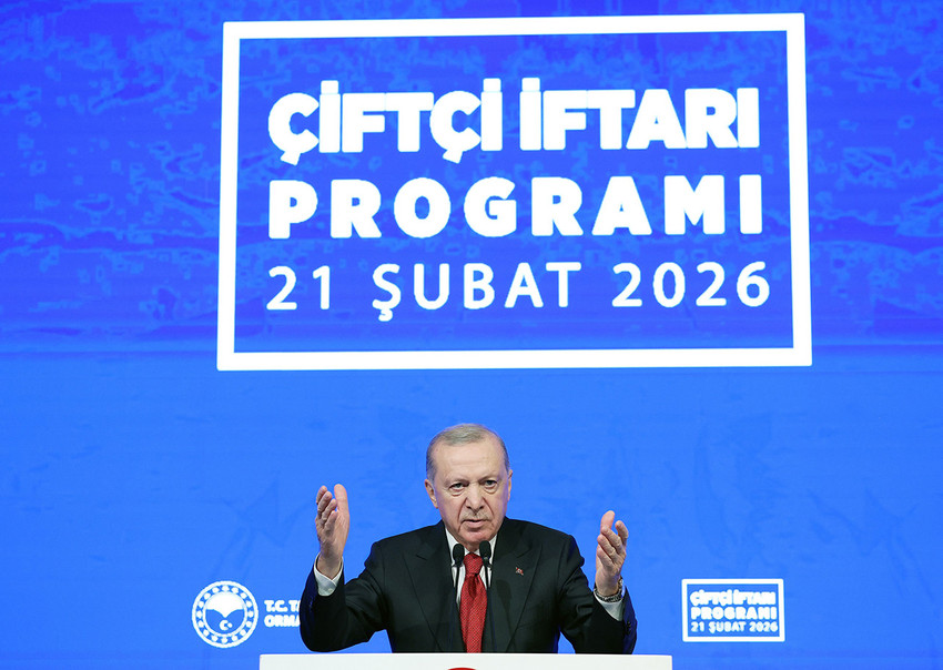 Cumhurbaşkanı Erdoğan, &ccedil;ift&ccedil;ilerle iftar sofrasında buluştu, 2026 yılı tarım desteklerinin rotasını &ccedil;izdi! 6 Mart'tan itibaren 81 milyar liralık dev &ouml;deme hesaplara ge&ccedil;iyor. Gen&ccedil;lere ve kadınlara &ouml;ncelik tanıyan "Kırsalda Bereket K&uuml;&ccedil;&uuml;kbaşa Destek" projesiyle 150 bin hayvan dağıtılacak. İşte bedava bakım desteğinden faizsiz krediye, deprem b&ouml;lgesi paketinden yeni &uuml;retim planlamasına kadar &uuml;reticinin y&uuml;z&uuml;n&uuml; g&uuml;ld&uuml;recek t&uuml;m detaylar.