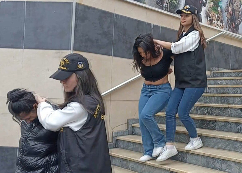 İstanbul'da internet sitesi üzerinden organize bir şekilde para karşılığı fuhuş yaptırdığı tespit edilen 8 kişi gözaltına alınırken şüphelilerden 6'sı tutuklandı, 2 yabancı uyruklu kadın ise sınır dışı edildi.