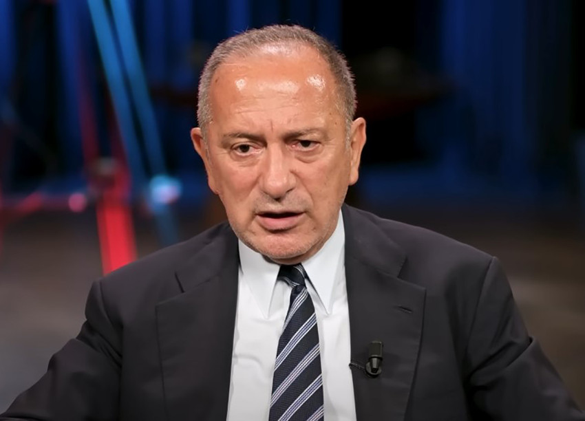 Cumhurbaşkanı Başdanışmanı Oktay Saral'ın ''Suyun ısınmaya başladı'' dediği ünlü gazeteci Fatih Altaylı, Nişantaşı'ndaki evinde gözaltına alındı. Altaylı'nın ifadesine ulaşıldı.