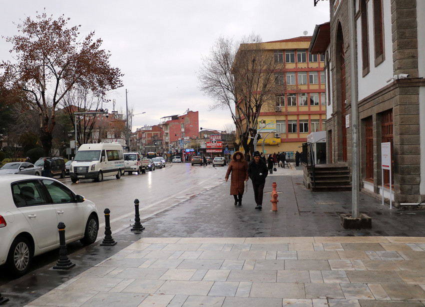 Afyonkarahisar'da beklenen kar yağışı nedeniyle eğitime ara verildi. Ancak beklenen kar yağışı gerçekleşmedi.