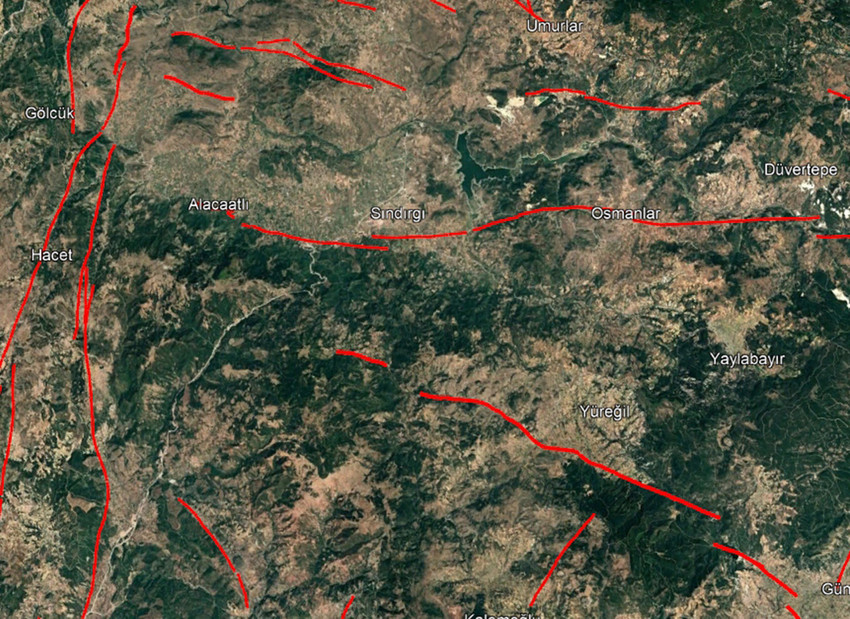 Merkez&uuml;ss&uuml; Balıkesir'in Sındırgı il&ccedil;esi olan deprem fırtınası bir s&uuml;redir durulmuştu. Ancak &ouml;nceki akşam İstanbul'da da hissedilen 5,2 b&uuml;y&uuml;kl&uuml;ğ&uuml;ndeki deprem ve ardından gelen daha k&uuml;&ccedil;&uuml;k &ouml;l&ccedil;ekteki depremler deprem korkusunu yeniden hortlatırken, Bilim Kurulu &Uuml;yesi Prof. Dr. Okan T&uuml;ys&uuml;z Ağustos ayından bu yana 25 binden fazla sarsıntının kaydedildiği b&ouml;lgede yeni bir d&ouml;ng&uuml;n&uuml;n başladığını s&ouml;yledi.