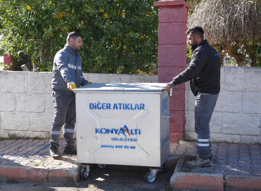 Konyaaltı Belediyesi konteynerleri yeniliyor - Resim : 1