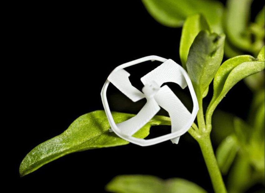 ABD'li mühendisler, 1 santimetreden küçük boyutlara sahip, kablosuz kontrol edilebilen ve hedefe yönlendirilebilen dünyanın en küçük uçan robotunu geliştirdi.