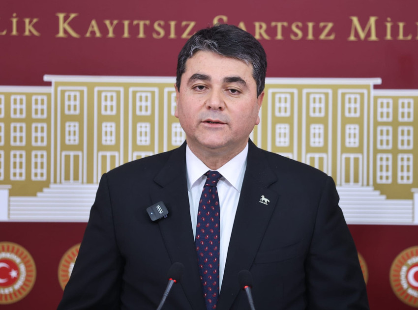 Demokrat Parti (DP) Genel Başkanı Gültekin Uysal, TBMM'de kurulan süreç komisyonundan çekildiklerini duyurdu. 