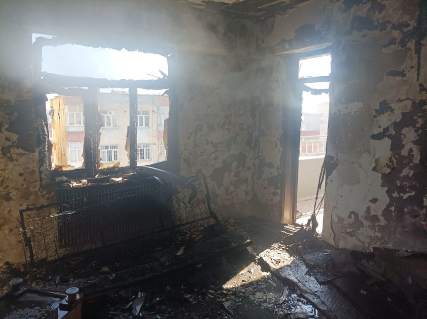 Diyarbakır'da 7 katlı apartmanda yangın paniği - Resim : 1