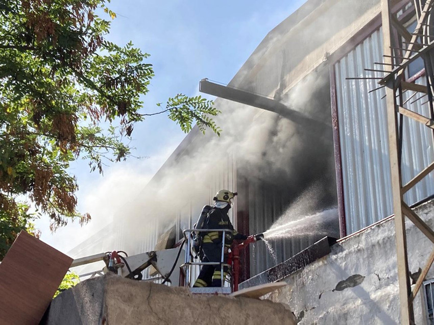 Gaziantep'te yatak fabrikasında yangın - Resim : 1