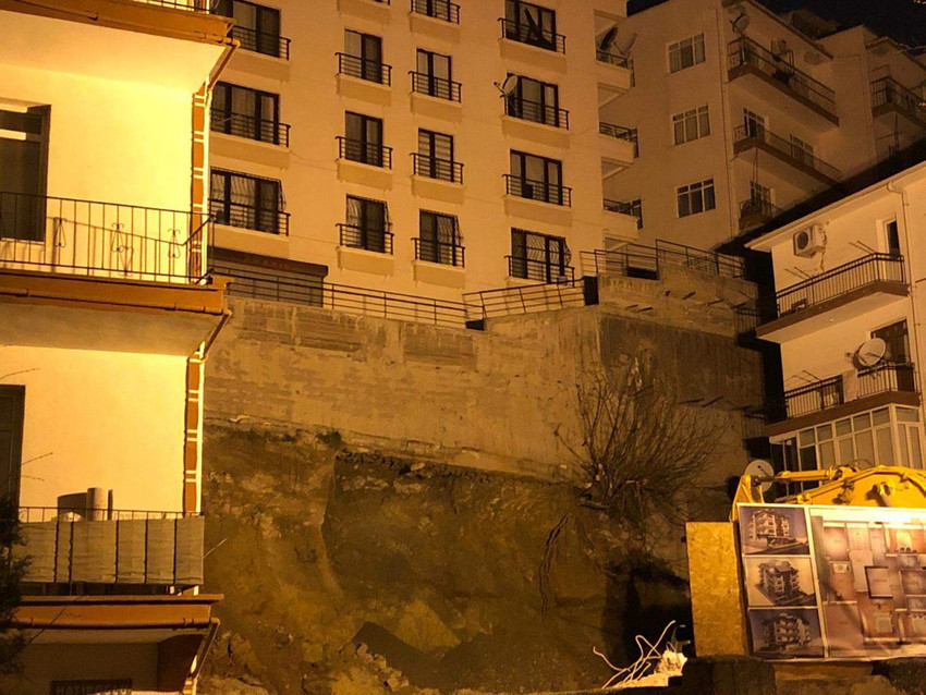 Ankara'da kabus gecesi! 21 bina boşaltıldı; geceyi sokakta geçirdiler! - Resim: 3