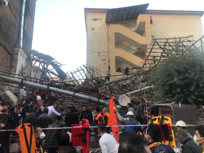 Malatya'da 2 katlı bina çöktü; 13 yaralı var! - Resim : 2