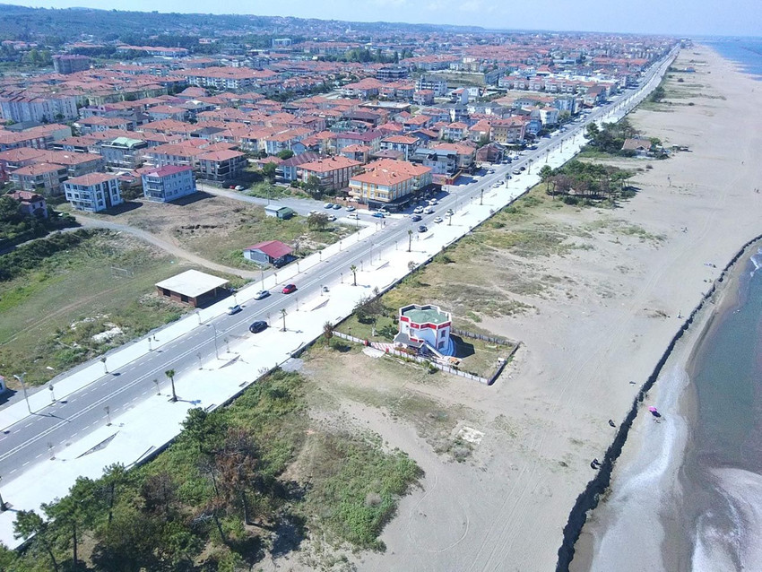 Dev dalgalar 20 metrelik kıyı şeridini böyle yuttu - Resim: 1